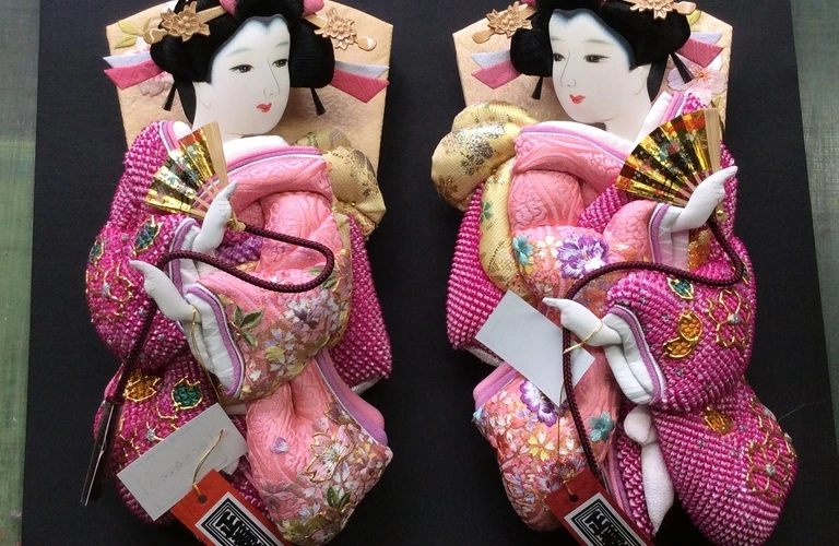 伝統の美と上質な技術が融合する羽子板の世界へようこそ｜羽子板の販売・通販は人形工房吉貞