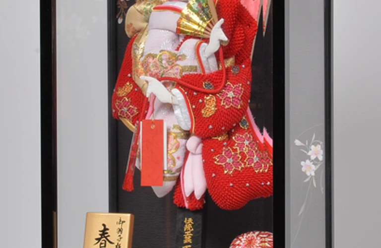 美しい手作り羽子板で家族の絆を深める特別な瞬間を